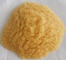 软化树脂是专用于软化硬水的一种专用树脂，通过离子交换技术，使水的硬度小于50 mg/L(CaCO3)。离子交换是一种特殊的动态吸附过程，一般是由不溶于水的离子交换剂在电解质溶液中进行，这种离子交换剂即为离子交换树脂。